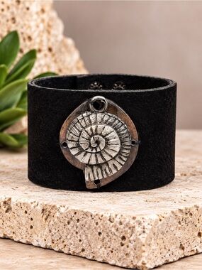 Handmade Antique Silver Tone Nautilus Sea Shell Fossil Leather Cuff Bracelet